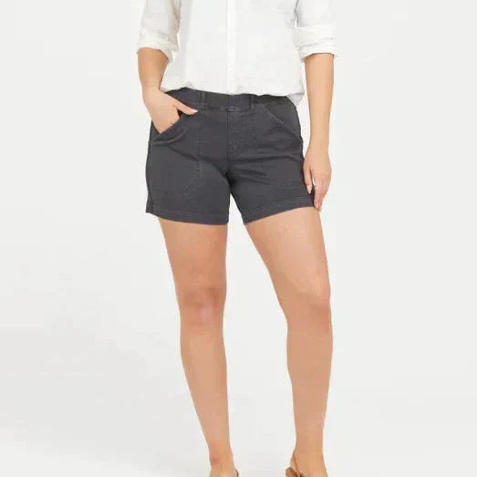 High-Waisted Shorts for Women – Defined Fit with Functional Pockets
