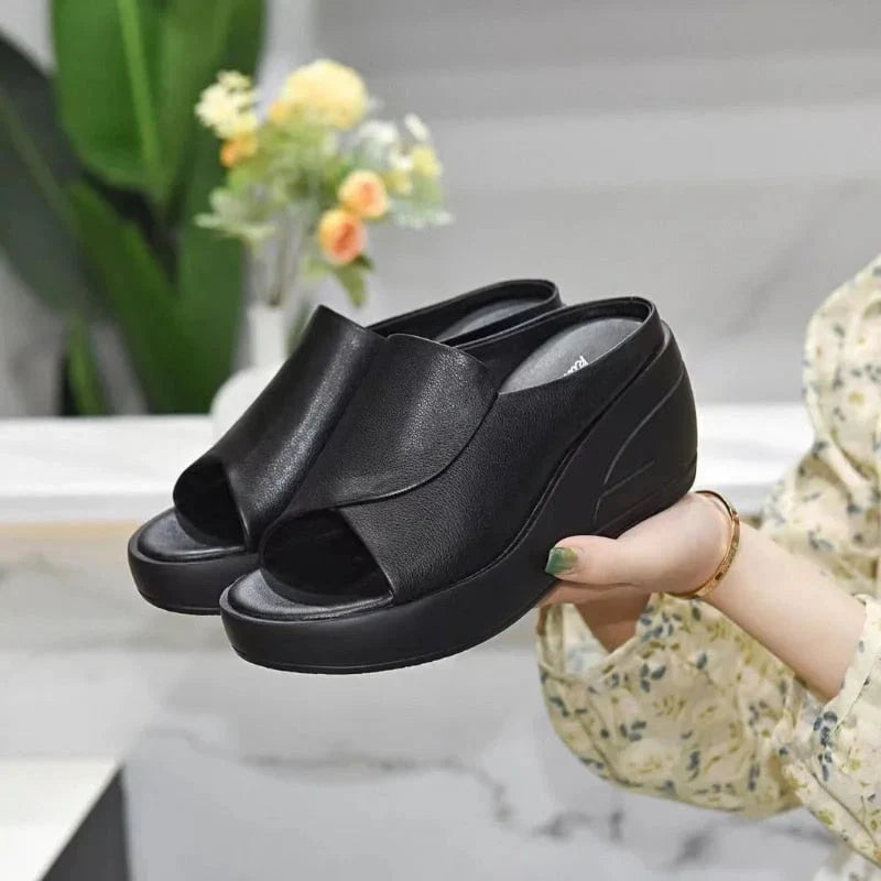 Open-Upper Sandals Women – Shaped Footbed, Defined Sole Structure